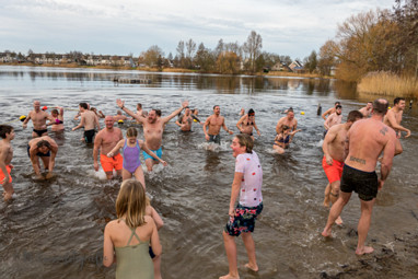 Nieuwjaarsduik 2022 Tijningen Plas