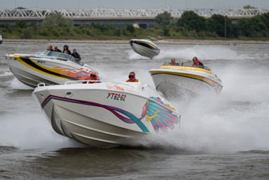 Pokerrun Een jaarlijks evenement met snelle boten welke over de Waal varen.